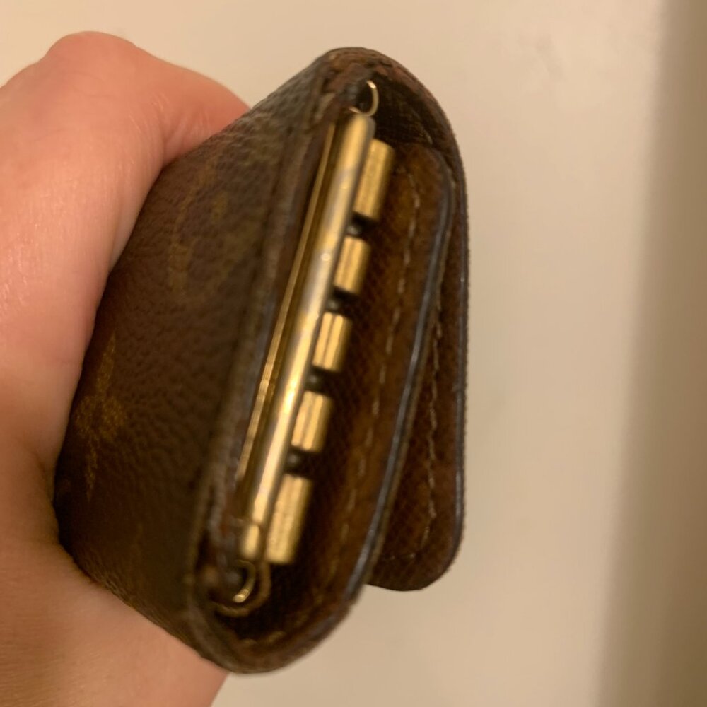 Louis Vuitton Monogram 4 key Multicles Holder Case - Picture 5 of 12